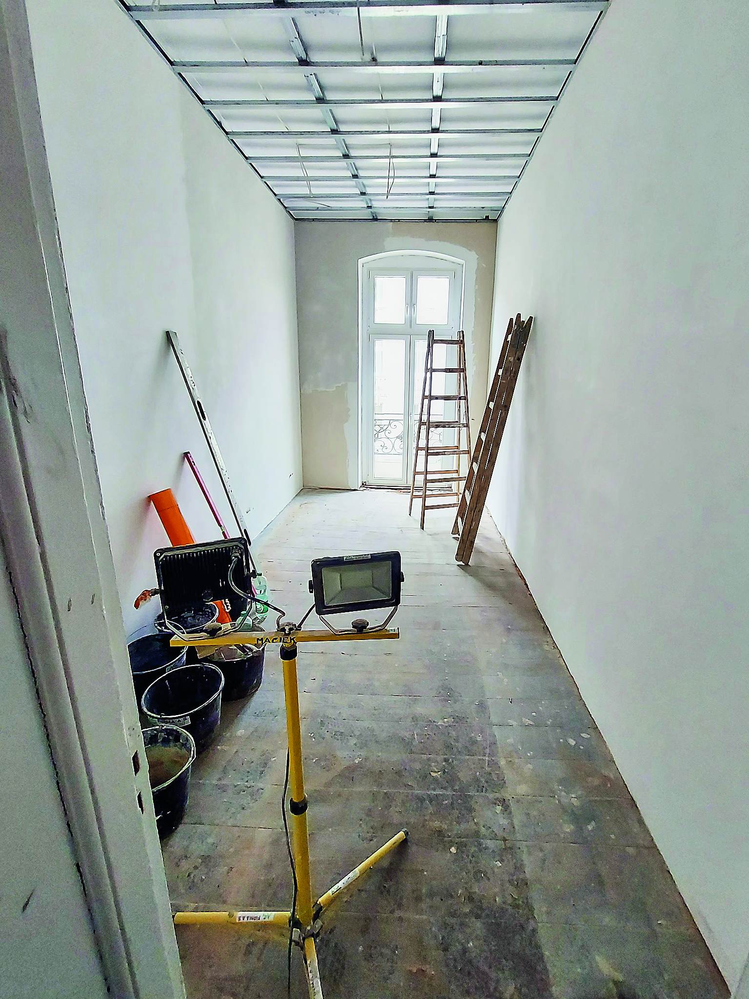 Praca remontowa mieszkania na biuro przez zespół AS Buduje